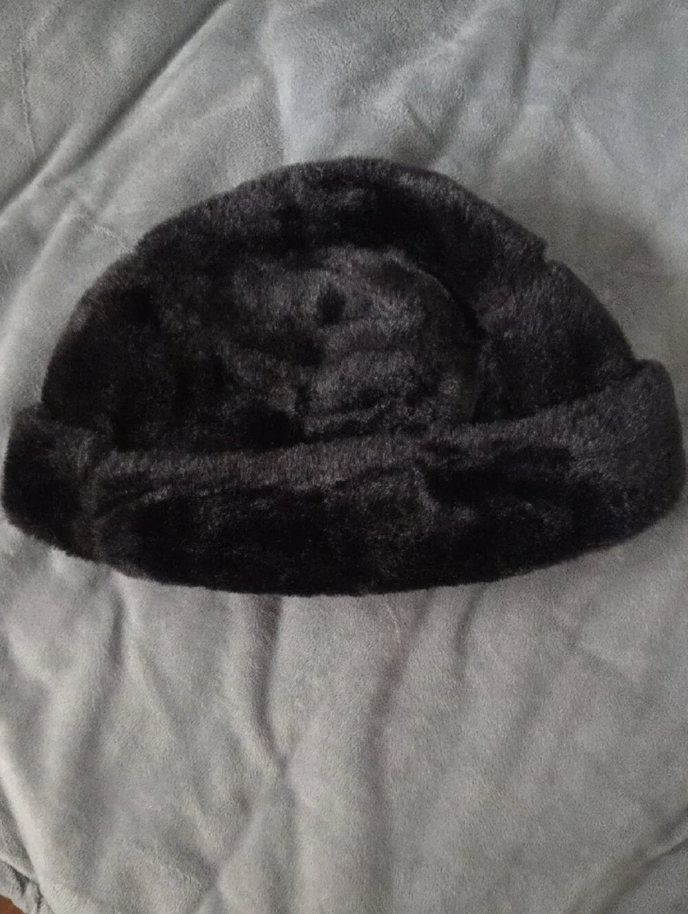 Women’s Black Faux Fur Beanie Hat